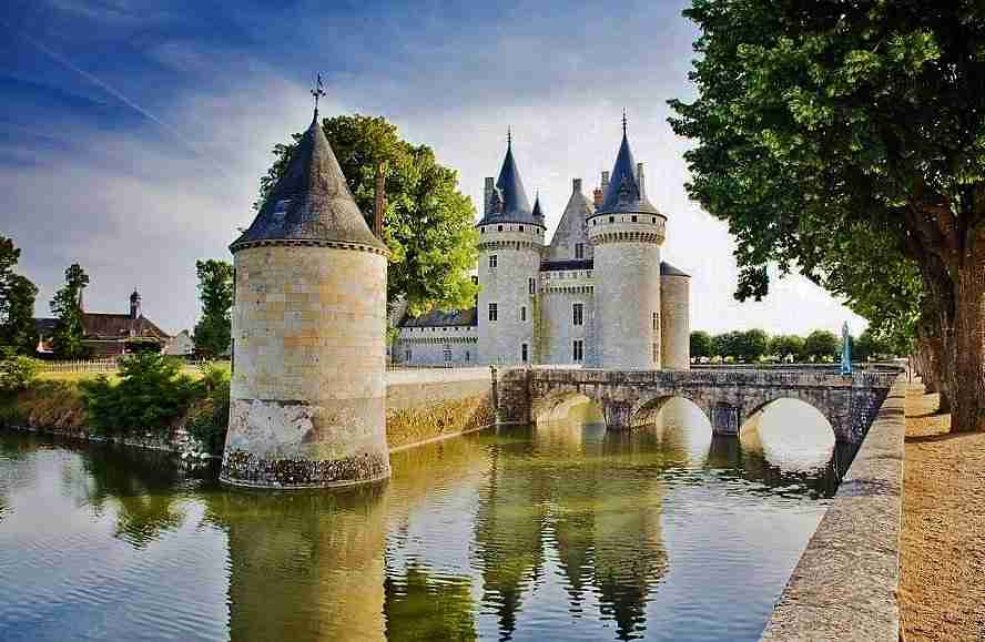 Castillo de Sully sur Loire, Valle del Loira, Francia